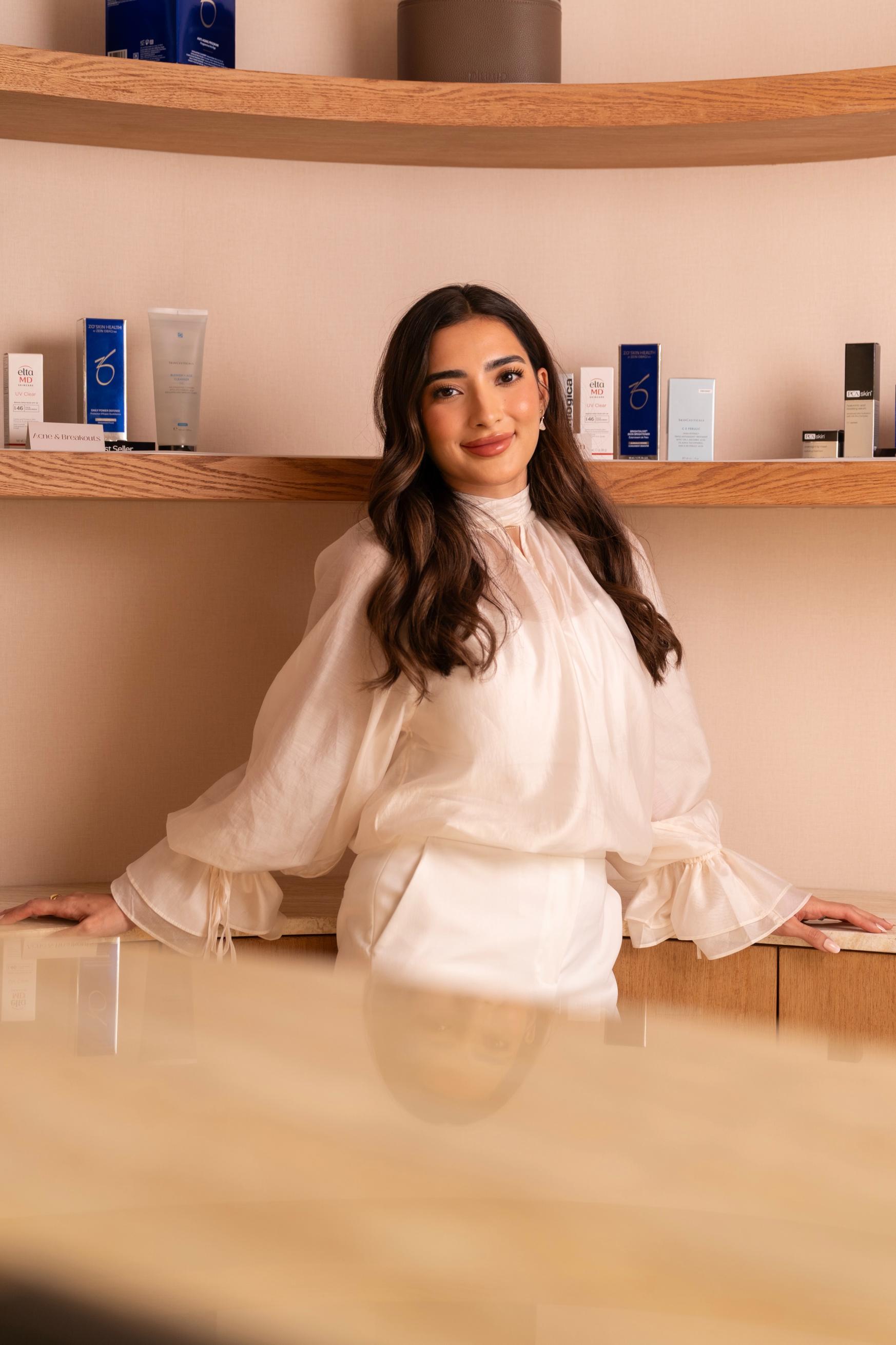 الدكتورة ريم عبدالله، مؤسسة Plump Facial Bar في الرياض.