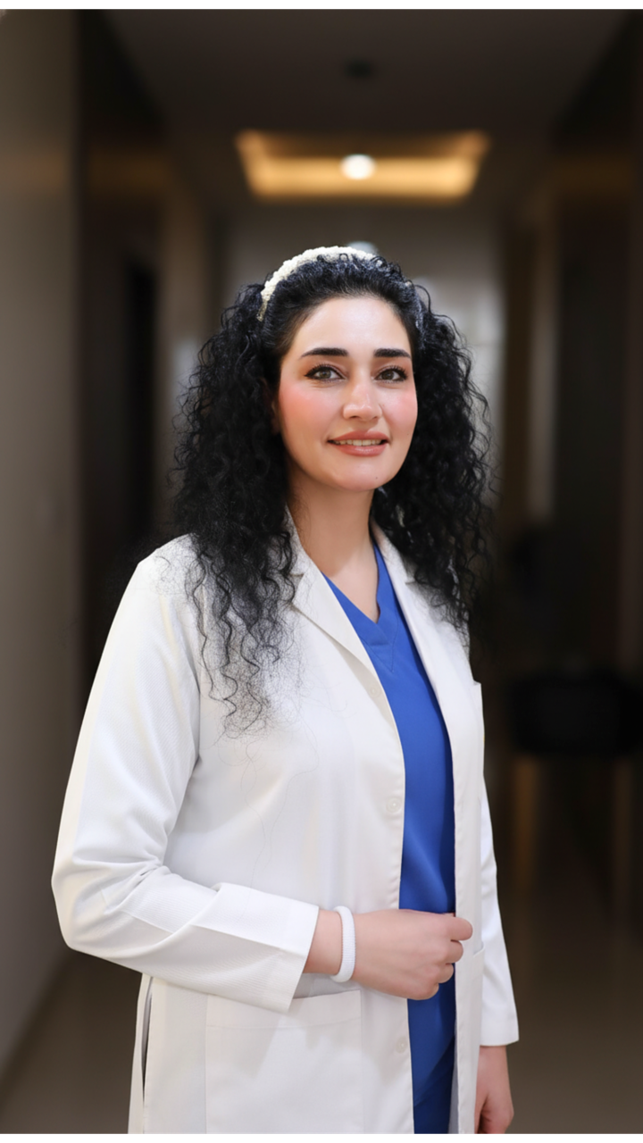 الدكتورة لينا العفيف أخصائية الأمراض النساء والتوليد في مستشفى جيلان الشارقة