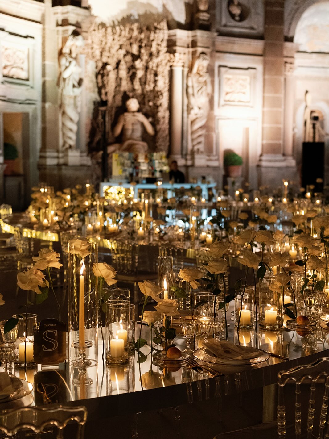 الذهبي الساحر في الأعراس- الصورة من صفحة Eva Presutti Wedding Planner