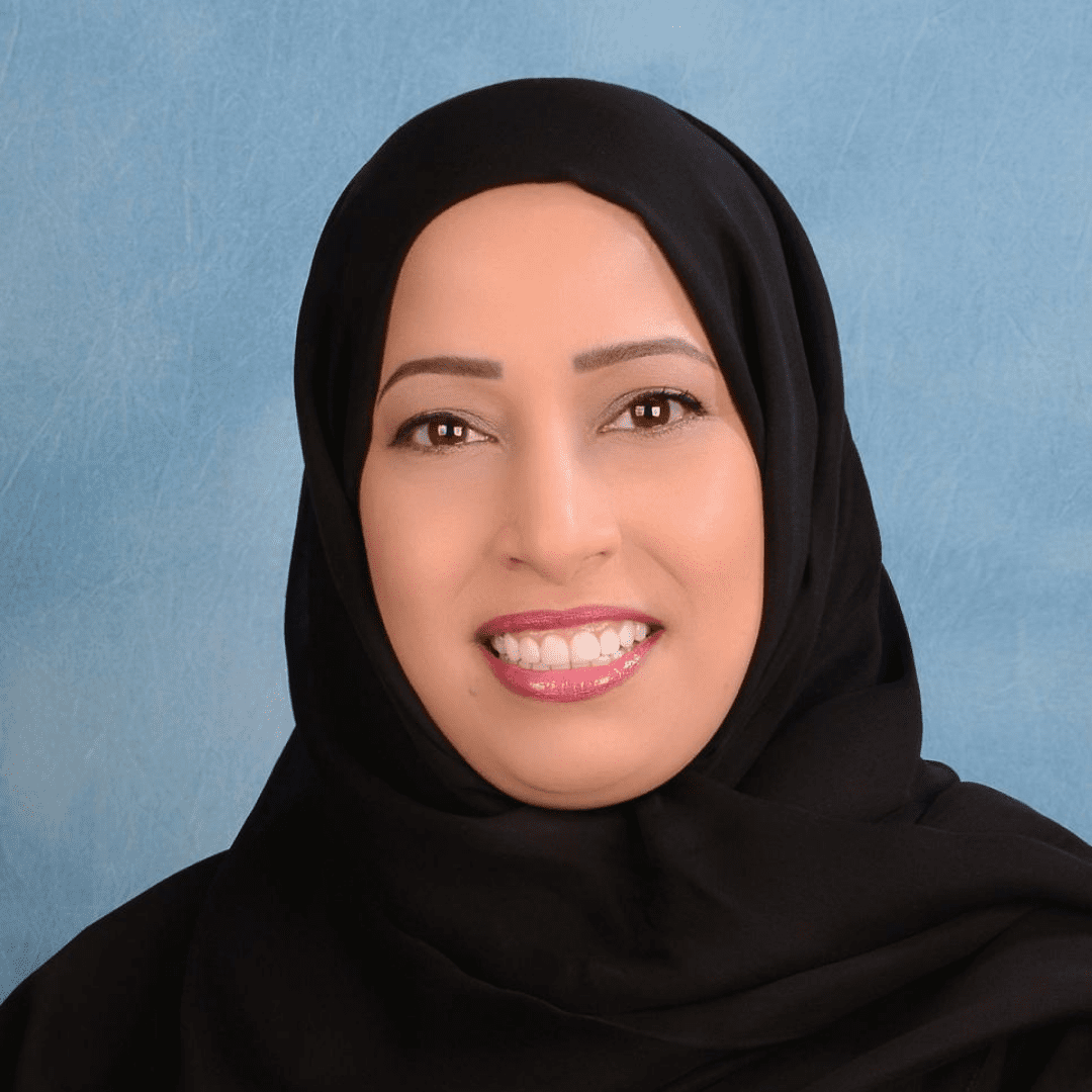 الروائية الإماراتية آمنة المنصوري