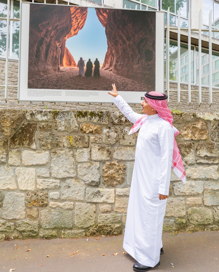 الرواة السعوديون يقدمون للزوار في باريس تجربة بصرية وسردية تعرف بتراث العُلا ومواقعها التاريخية على بوابات اليونسكو.