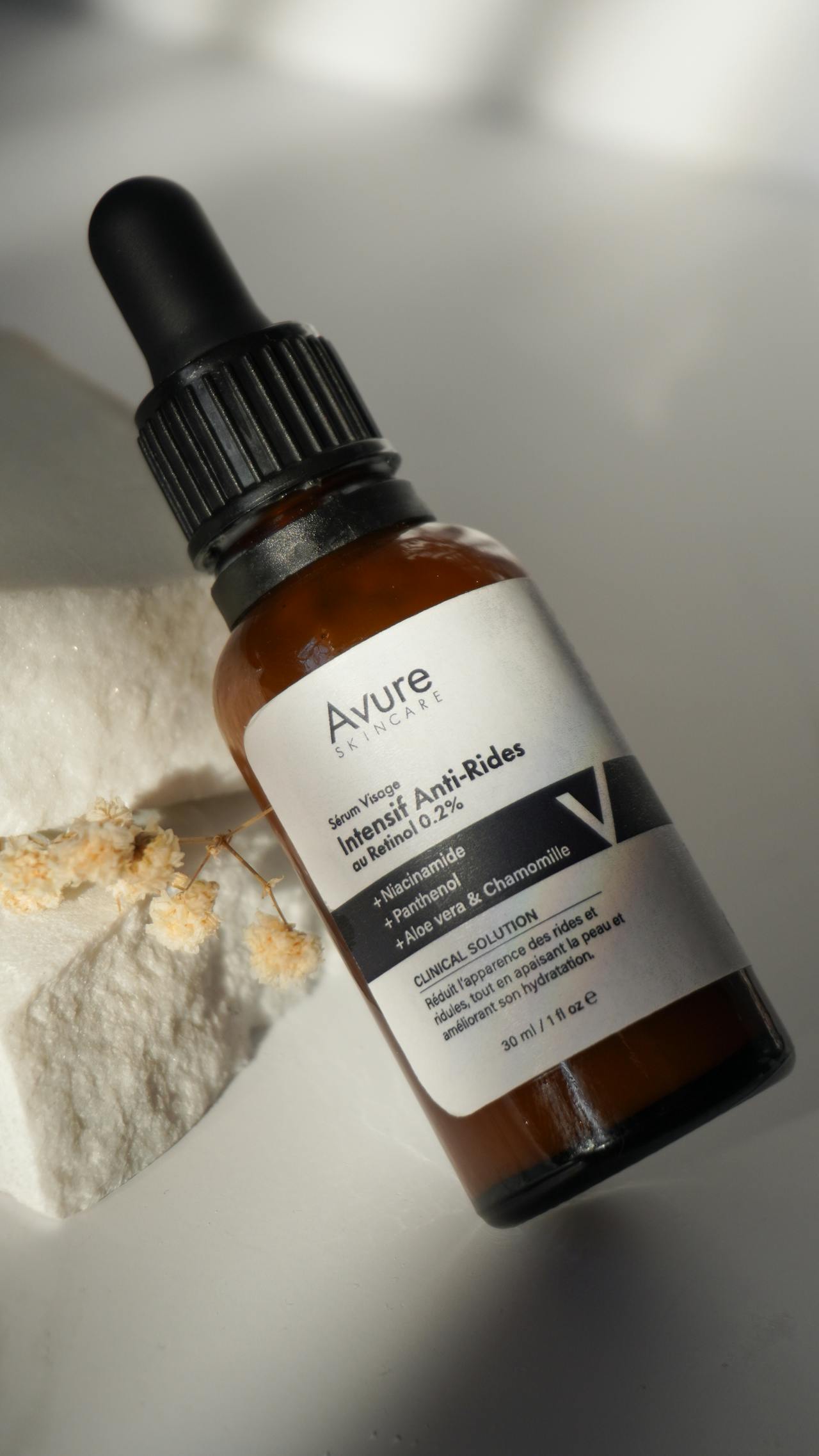 الريتينول يعوض البشرة عن أضرار الضوء الأزرق ويحفز إنتاج كولاجين جديد