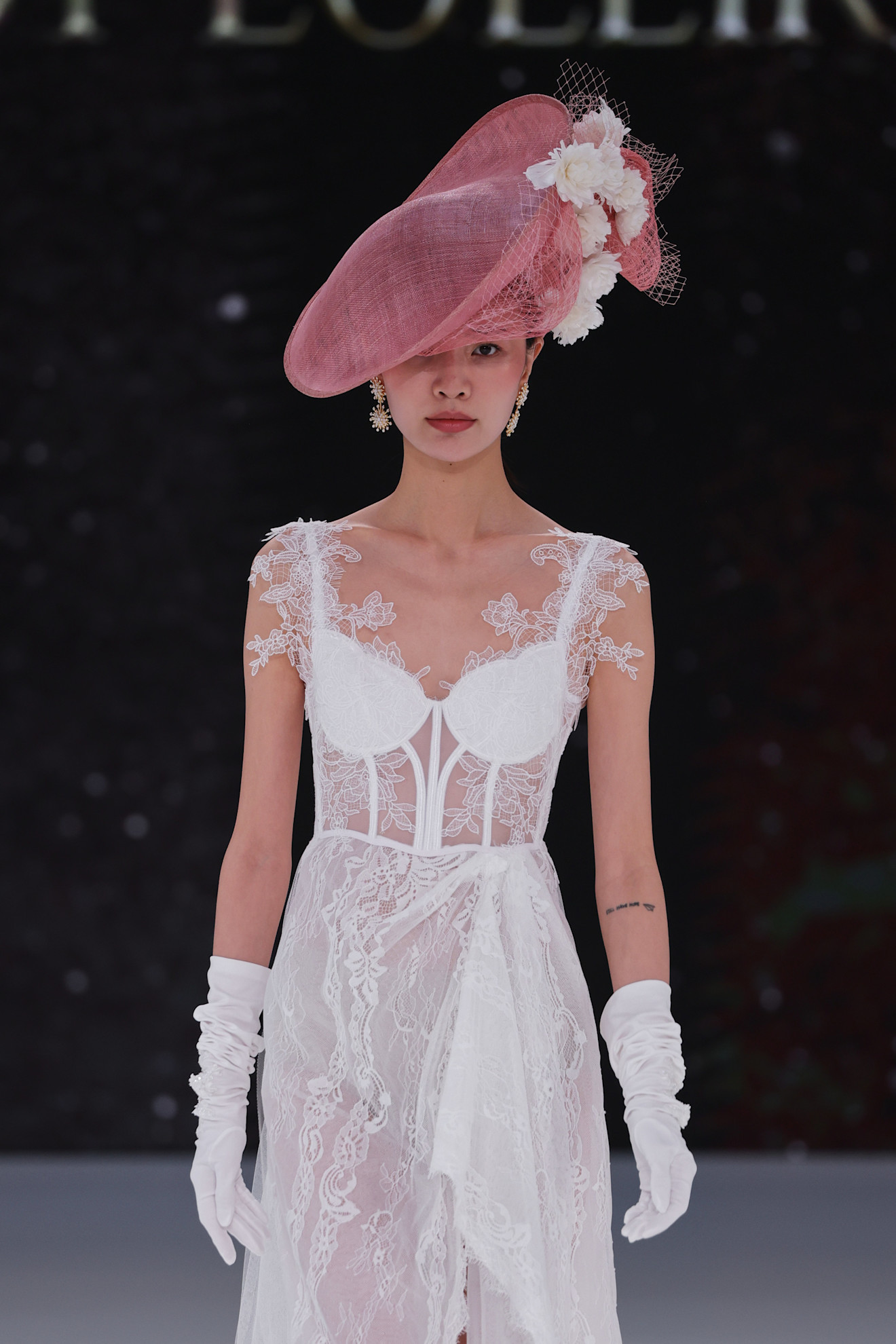 الزهور تستبدل الطرحة في عروض By Loleiro  لربيع 2026