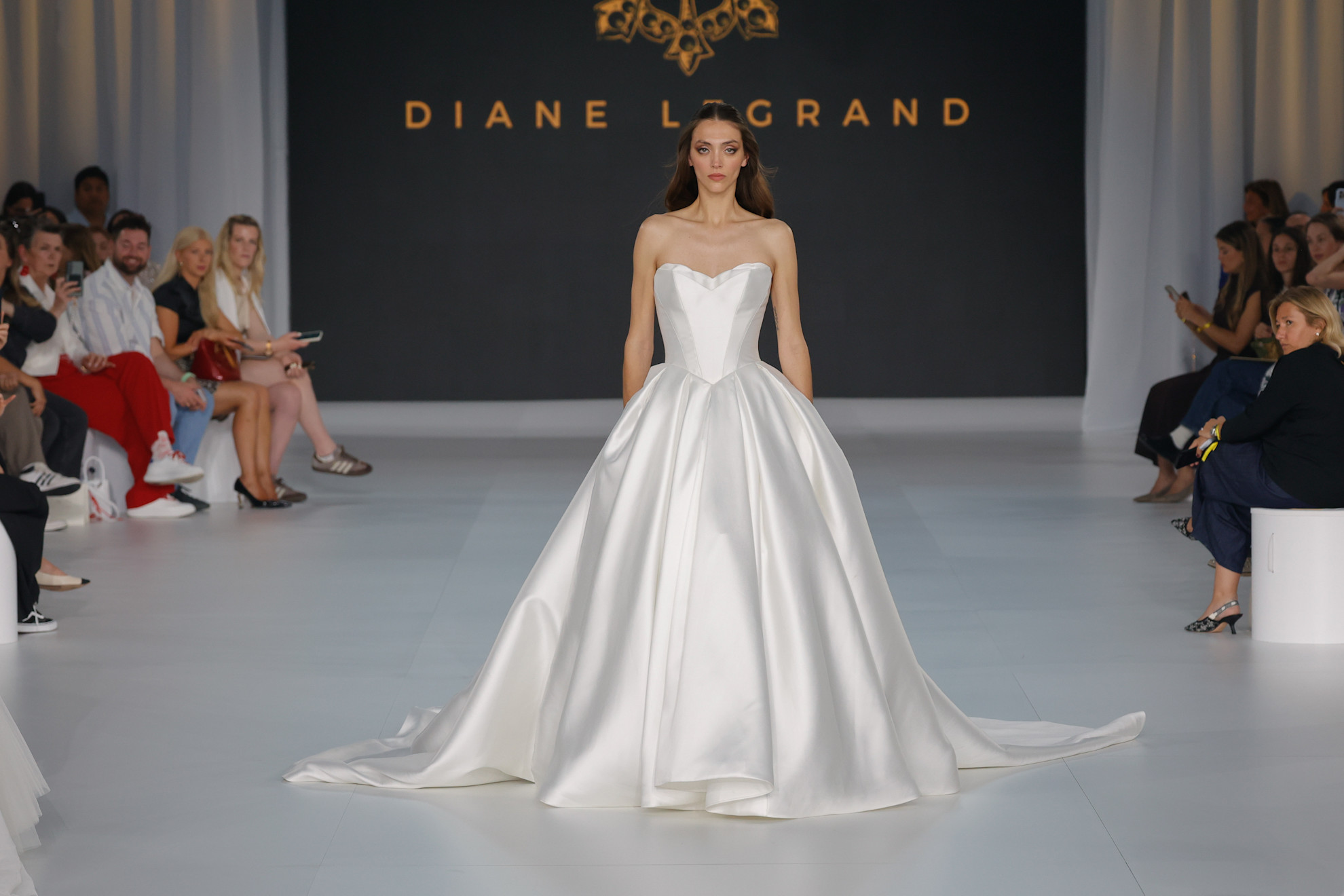 الساتان الحريري في مجموعة Legrand لربيع وصيف 2026