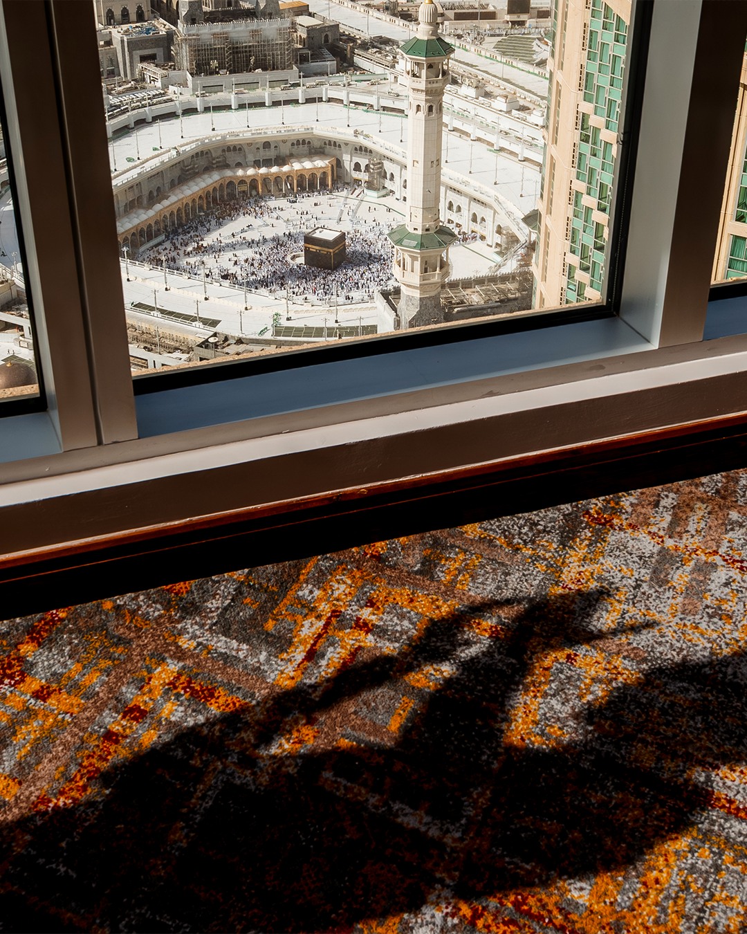 السكينة والهدوء والطمأنينة في إطلالة استثنائية من سويس أوتيل مكة