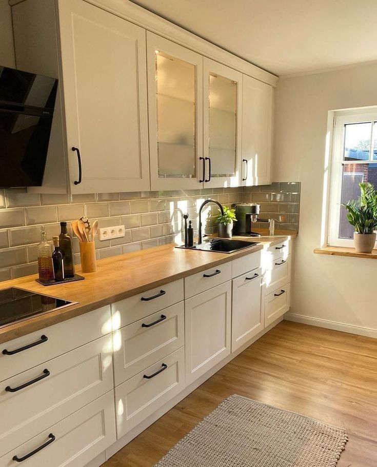 السماح بسطح عمل أكبر على جانب واحد من الحوض يسهل تحضير الطعام