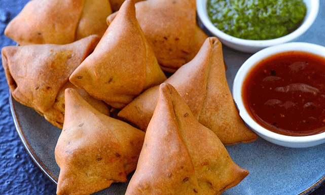 السمبوسة من أطباق إفطار رمضان الرئيسية في سريلانكا وباكستان