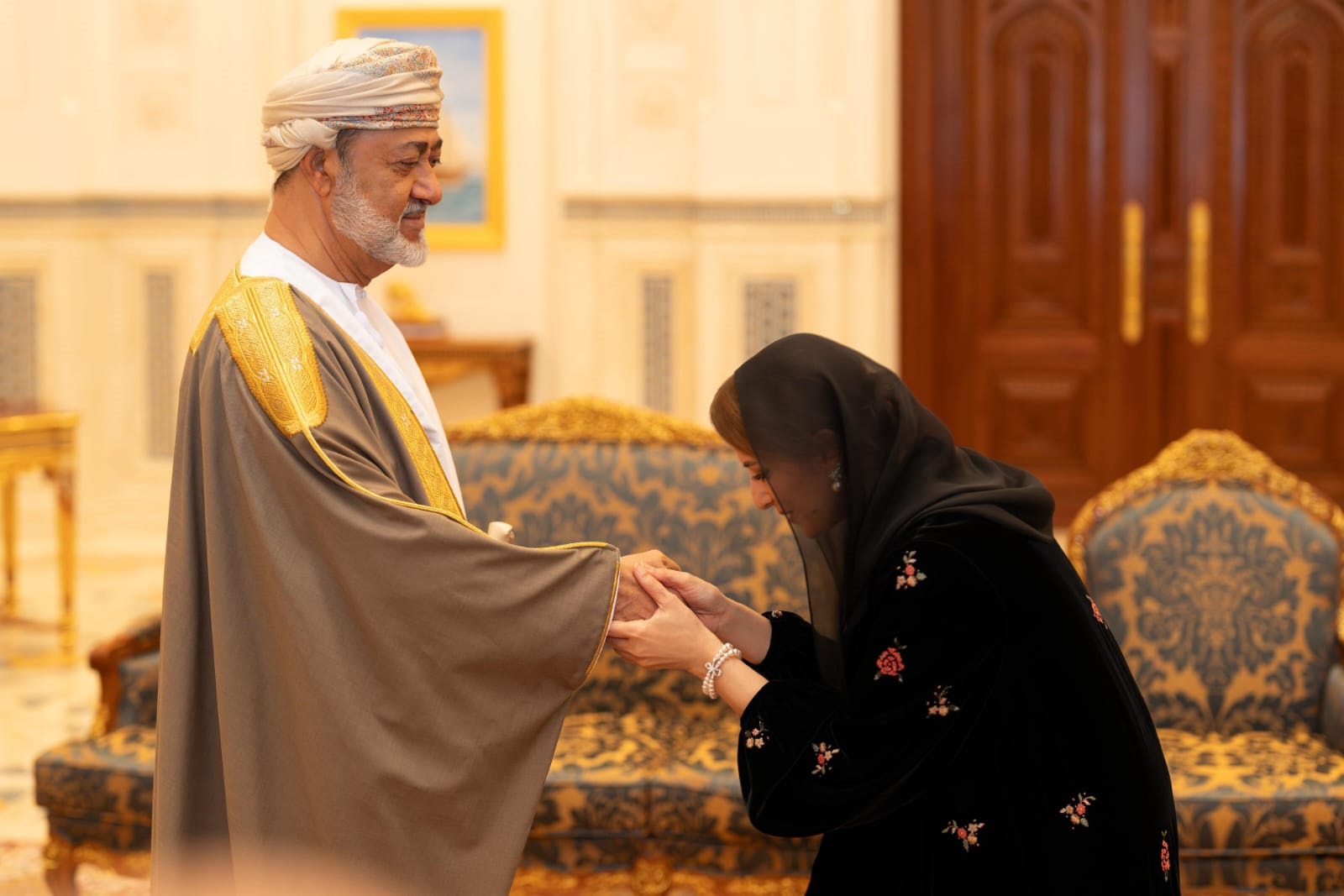 السيدة الجليلة نموذج ملهم للمرأة العمانية المتميزة بعطائها المثمر لخدمة الوطن