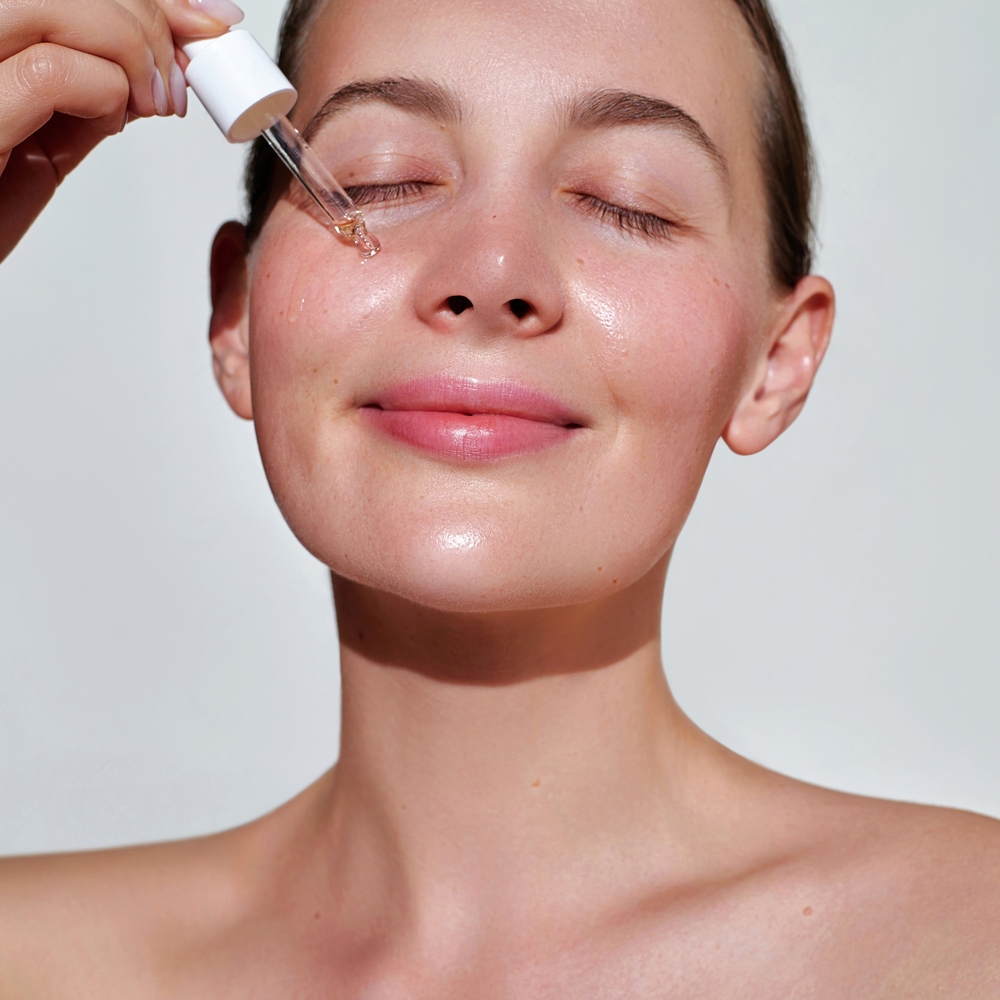 السيروم والأمبول يعد العلاج الدقيق لروتين جمالي كوري