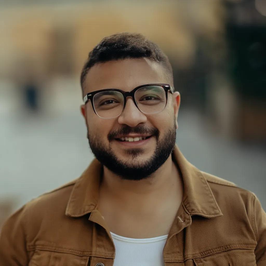 السيناريست محمد سيد بشير ومي عمر