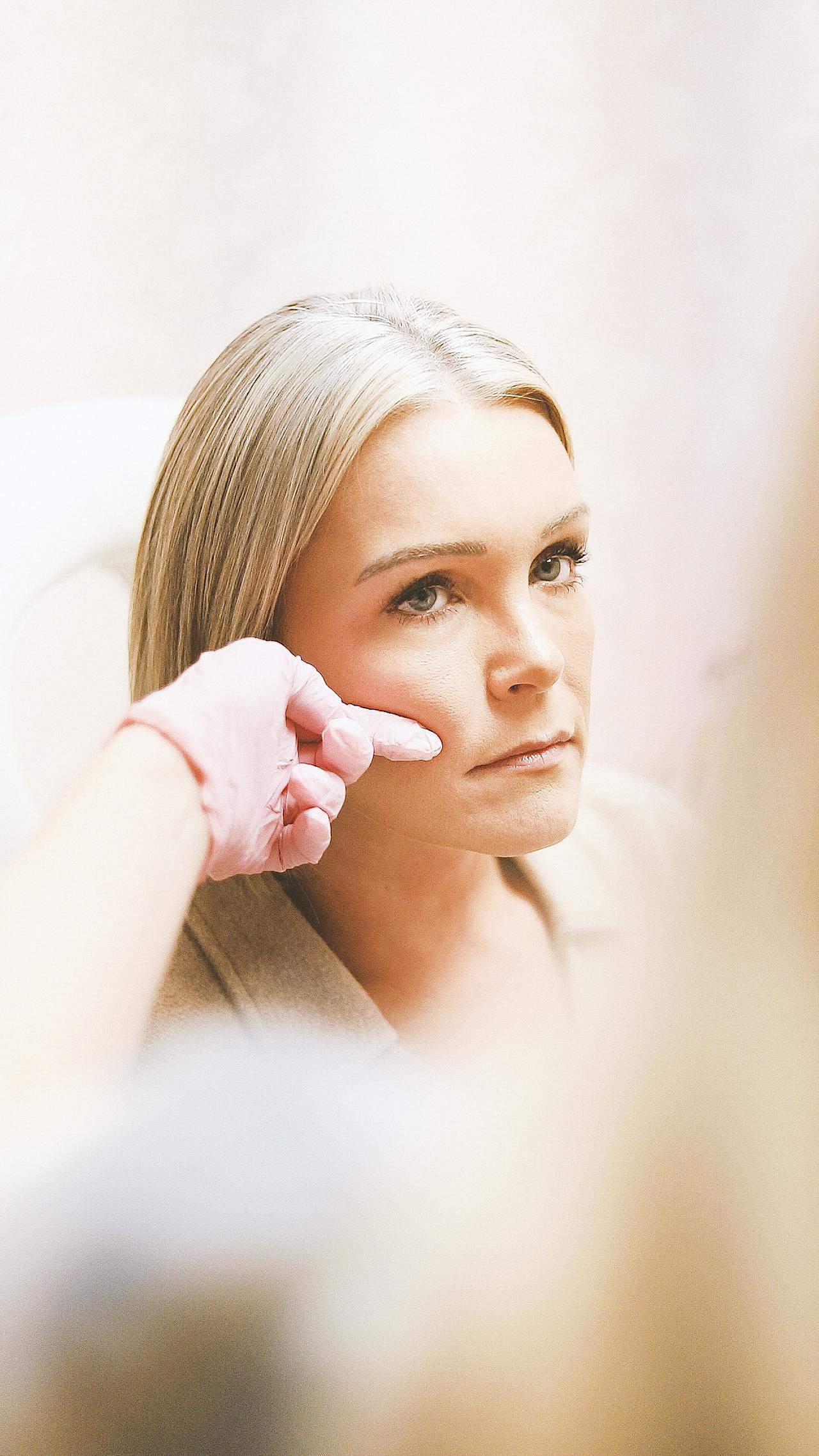 الشرائط اللاصقة تضر بالبشرة على المدى الطويل