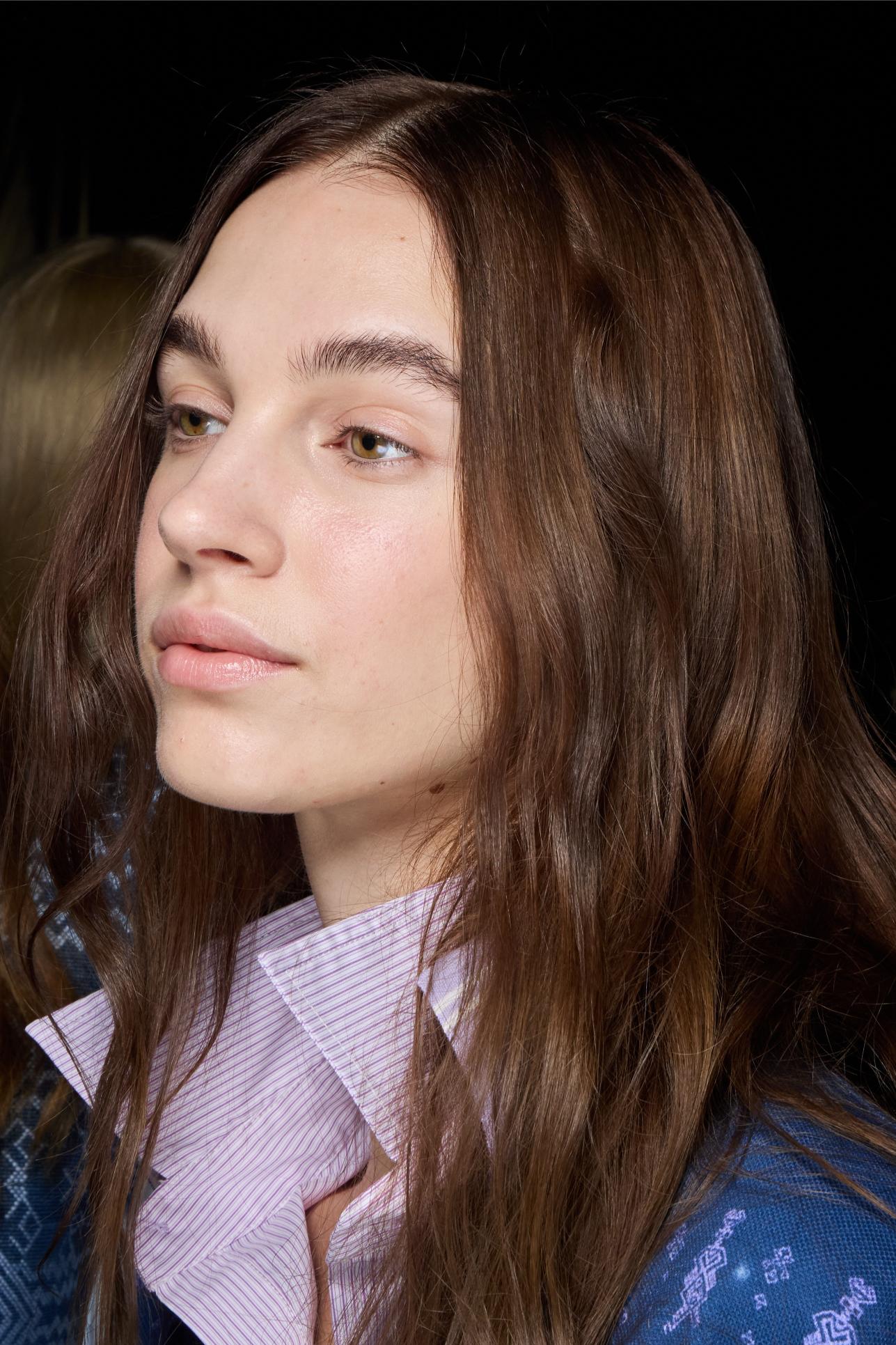 الشعر  يخبركِ بأمراض لم تُشخص بعد