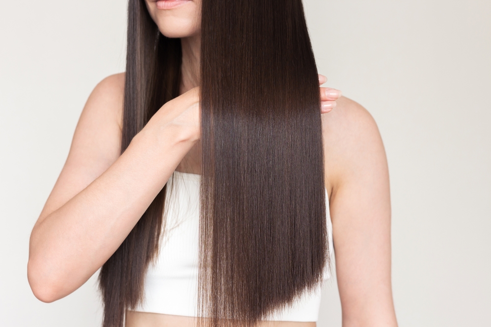 الشعر الناعم أكثر عرضة للتقصف بسبب رقة الشعرة