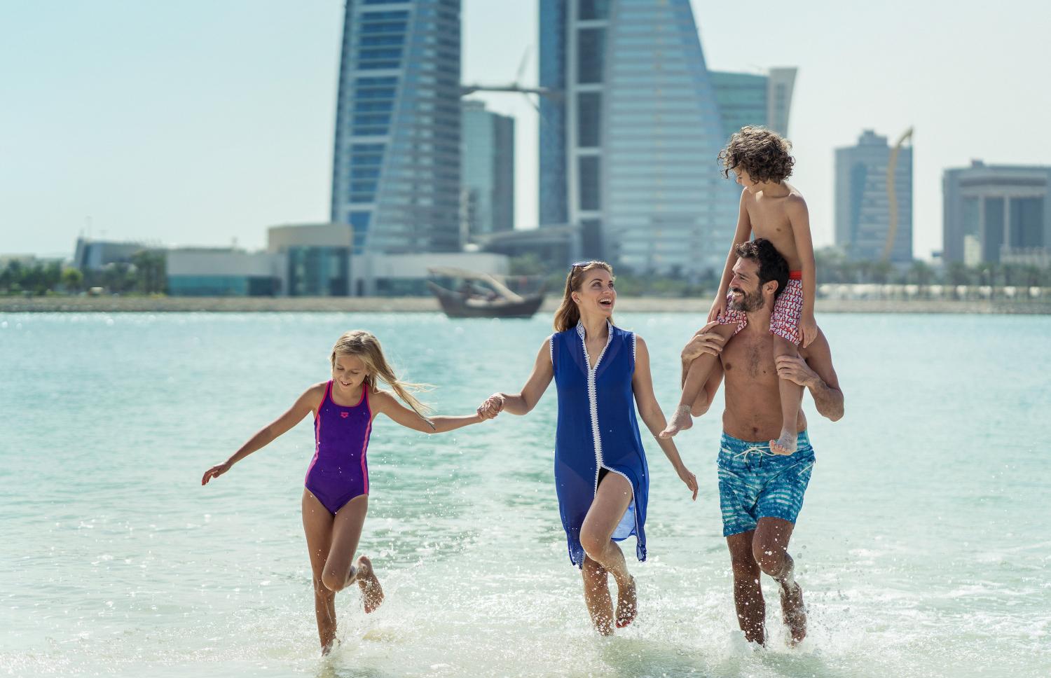 الشواطئ والأنشطة المائية