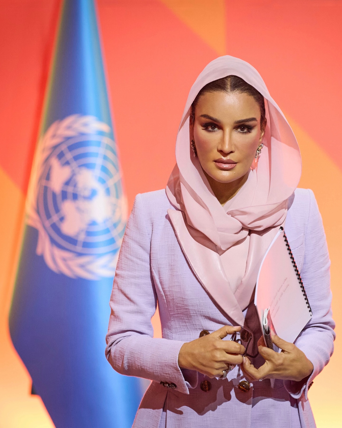 الشيخة موزة بأقراط استثنائية لا مثيل لها