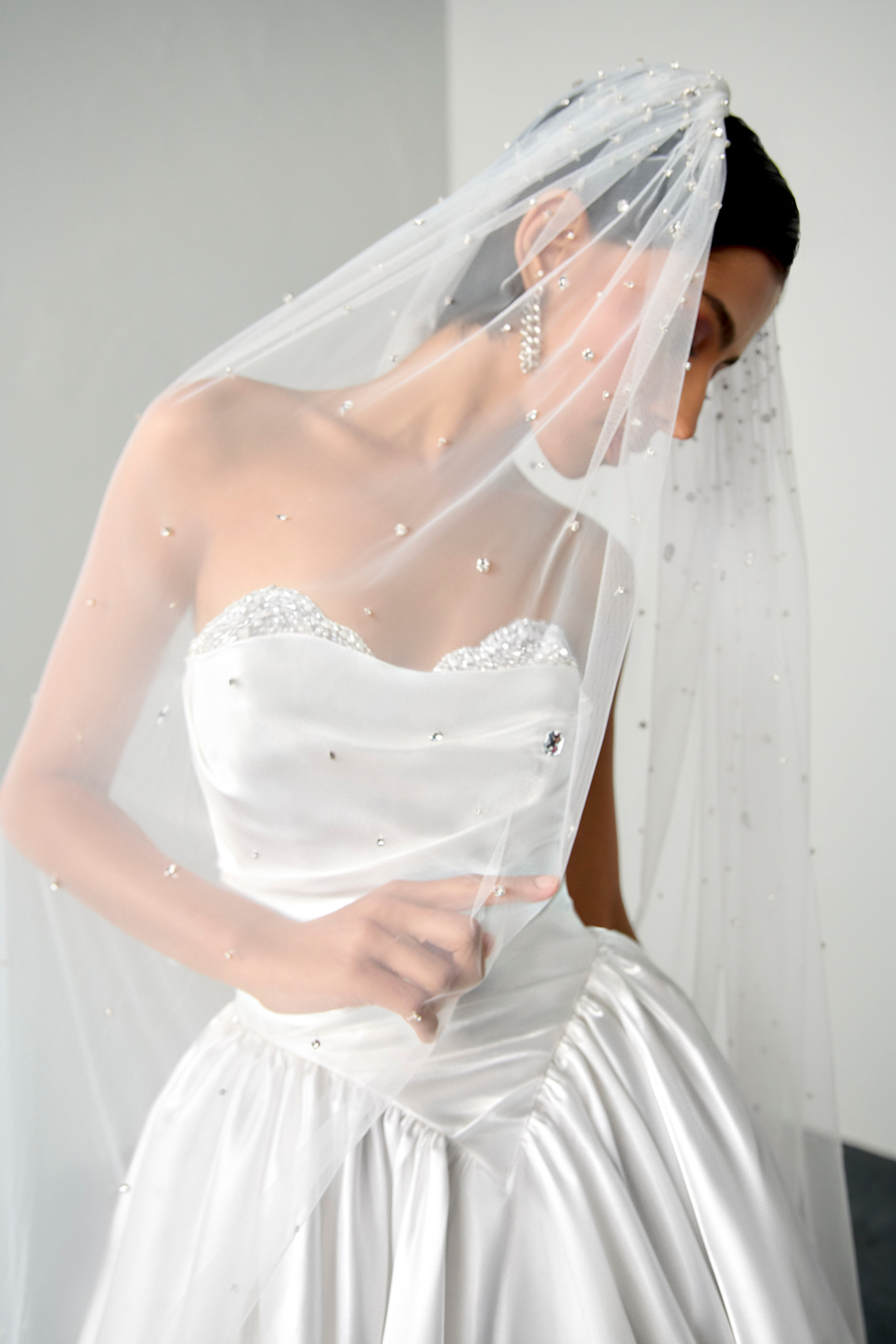 الطرحة المطرزة في مجموعة جاستين ألكساندر لخريف 2026