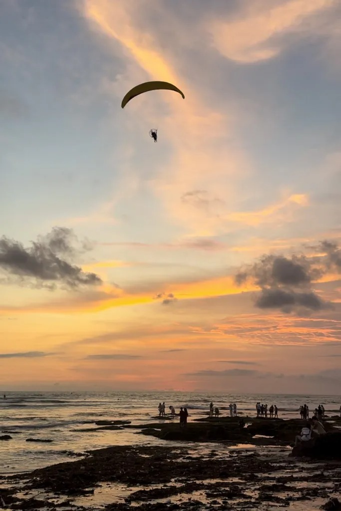 الطيران الشراعي (Paraglide) فوق شبه جزيرة بوكيت