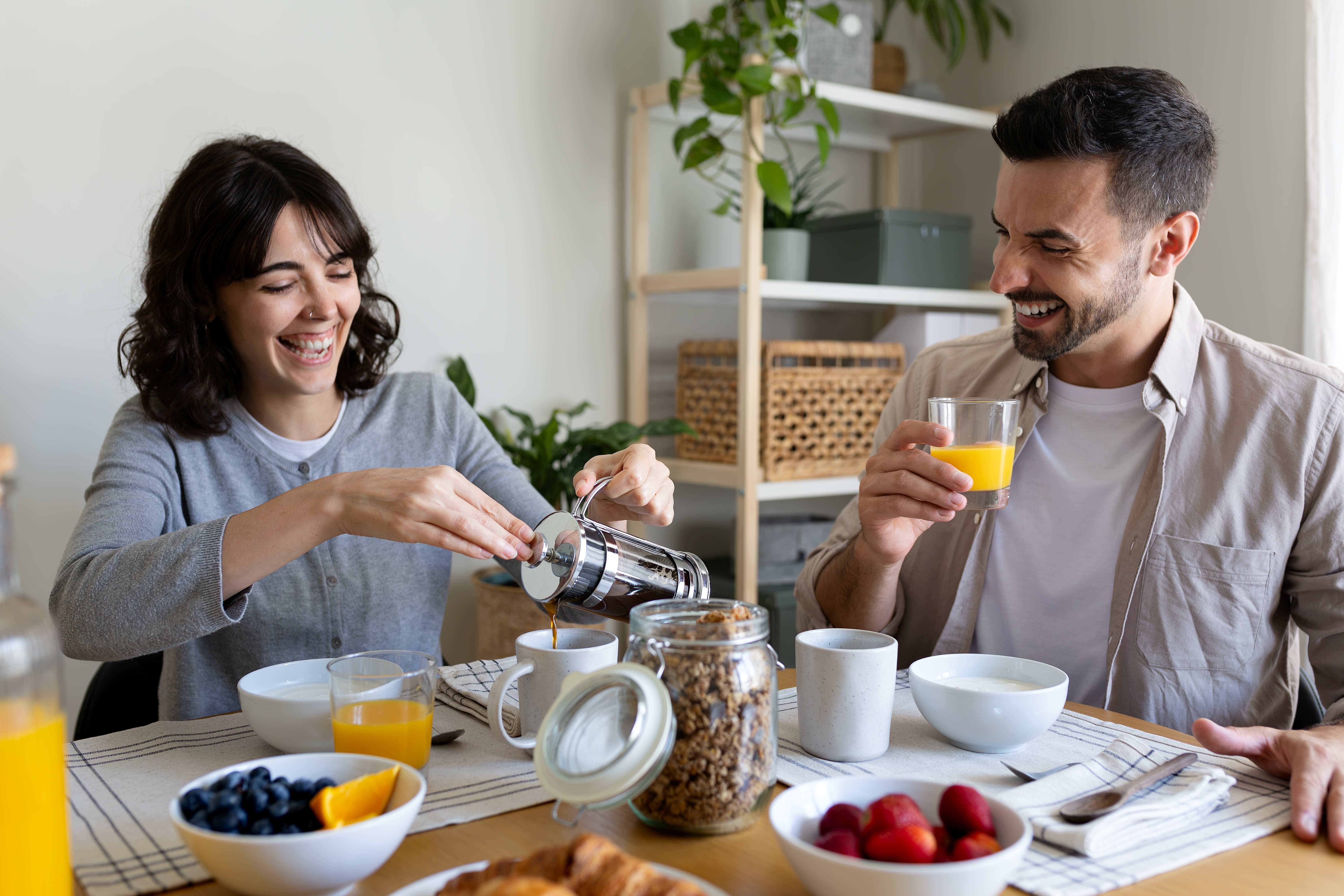 العادات المشتركة مع الشريك مثل حديث الصباح وتناول الفطور تخلق روابط قوية ومستقرة