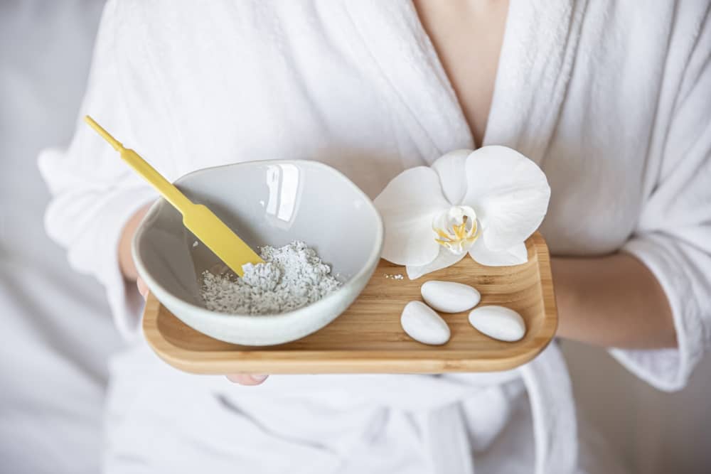 العلاجات الطينية استخدام طين السيليكا الأبيض الطبيعي في آيسلندا