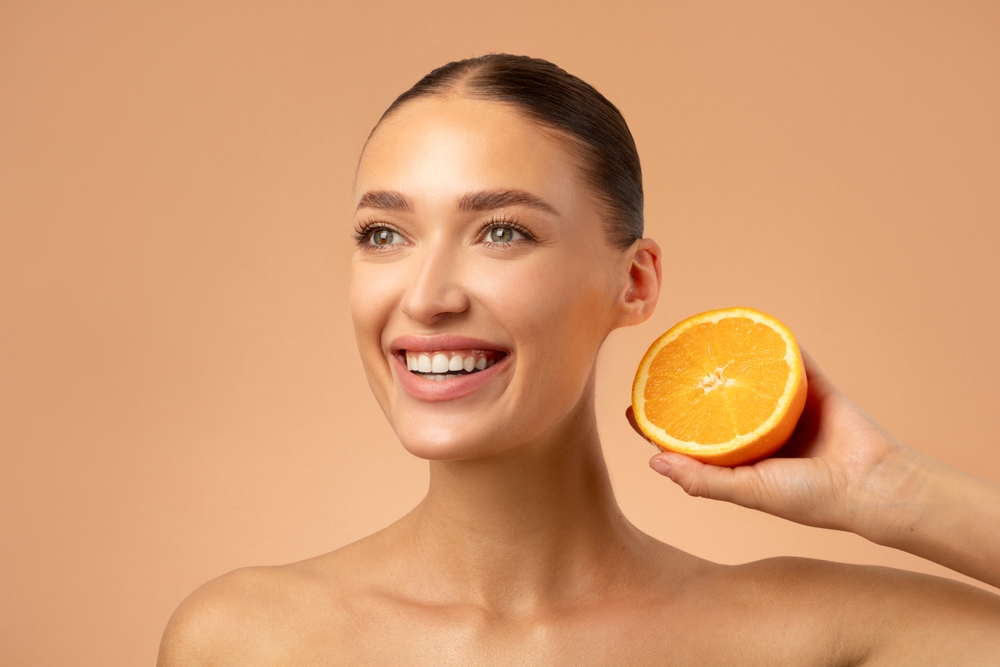 العلاجات الموضعية  مثل فيتامين سي يعزز إنتاج الكولاجين