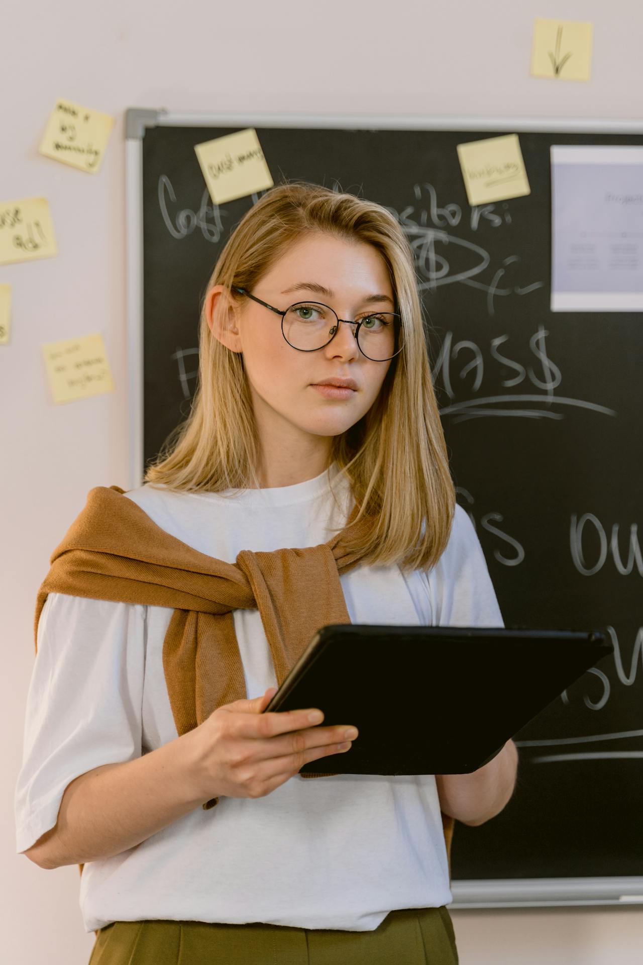 العمر العقلي للمرأة يُشير إلى مستوى نضجها وقدراتها المعرفية مقارنة بالآخرين في نفس عمرها الزمني