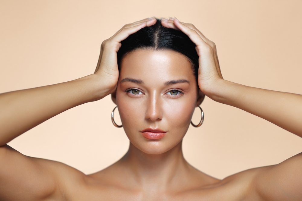 العناية الليلية بالبشرة مثل التدليك يساعد في تخفيف التصريف اللمفاوي