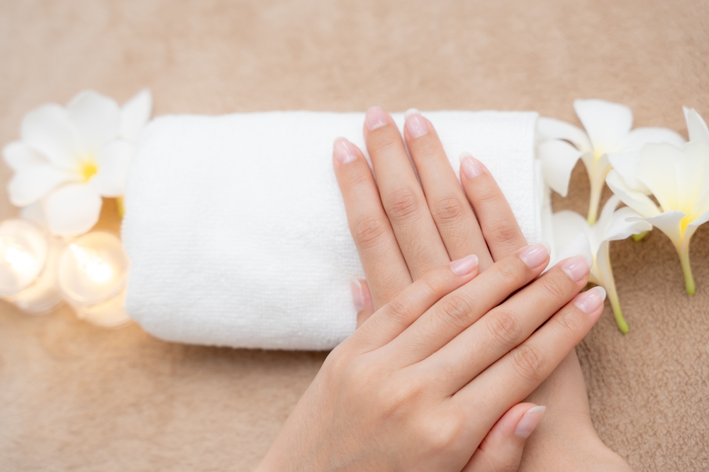العناية بالأظافر واليدين والقدمين  قبل 3–6 أشهر من الزفاف