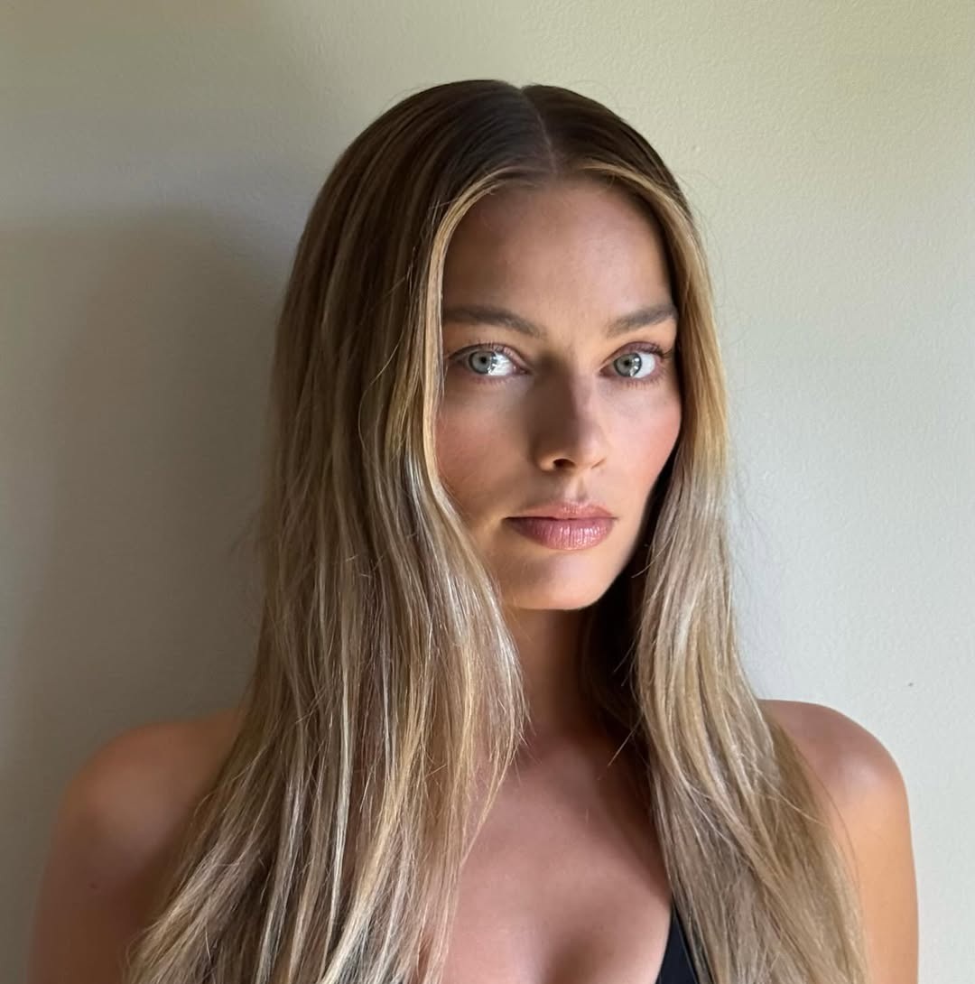 العناية بالبشرة الطبيعية بأسلوب Margot Robbie- الصورة من حساب Bryce Scarlett على انستغرام