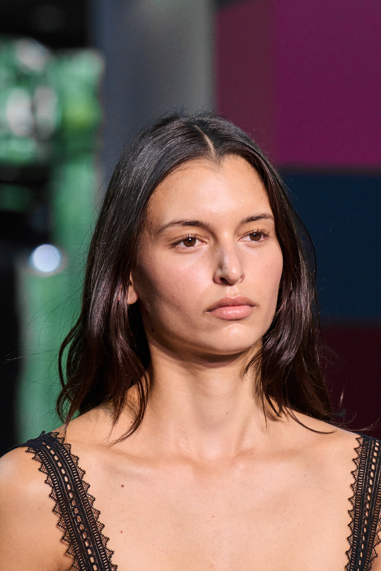 العناية ببشرتك ليلا يؤثر على شبابها ونضارتها