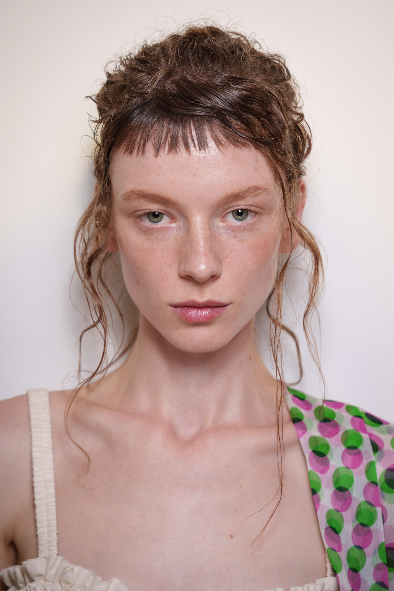 الغرة الأمامية القصيرة مع التسريحات العفوية من دار Dries Van Noten