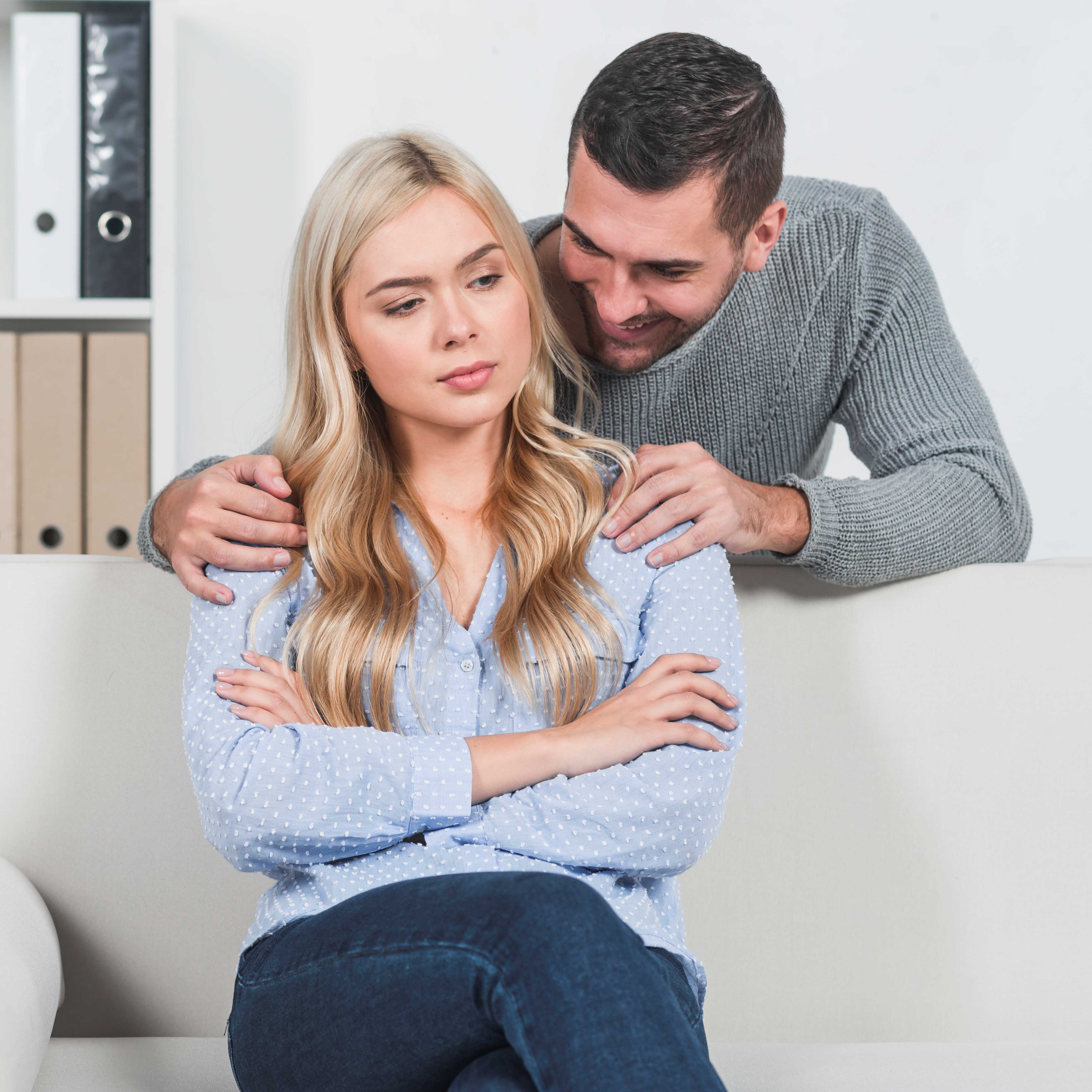 الغيرة من صفات الرجل الغيور اما حب أو سيطرة أو ضعف ثقة بالنفس