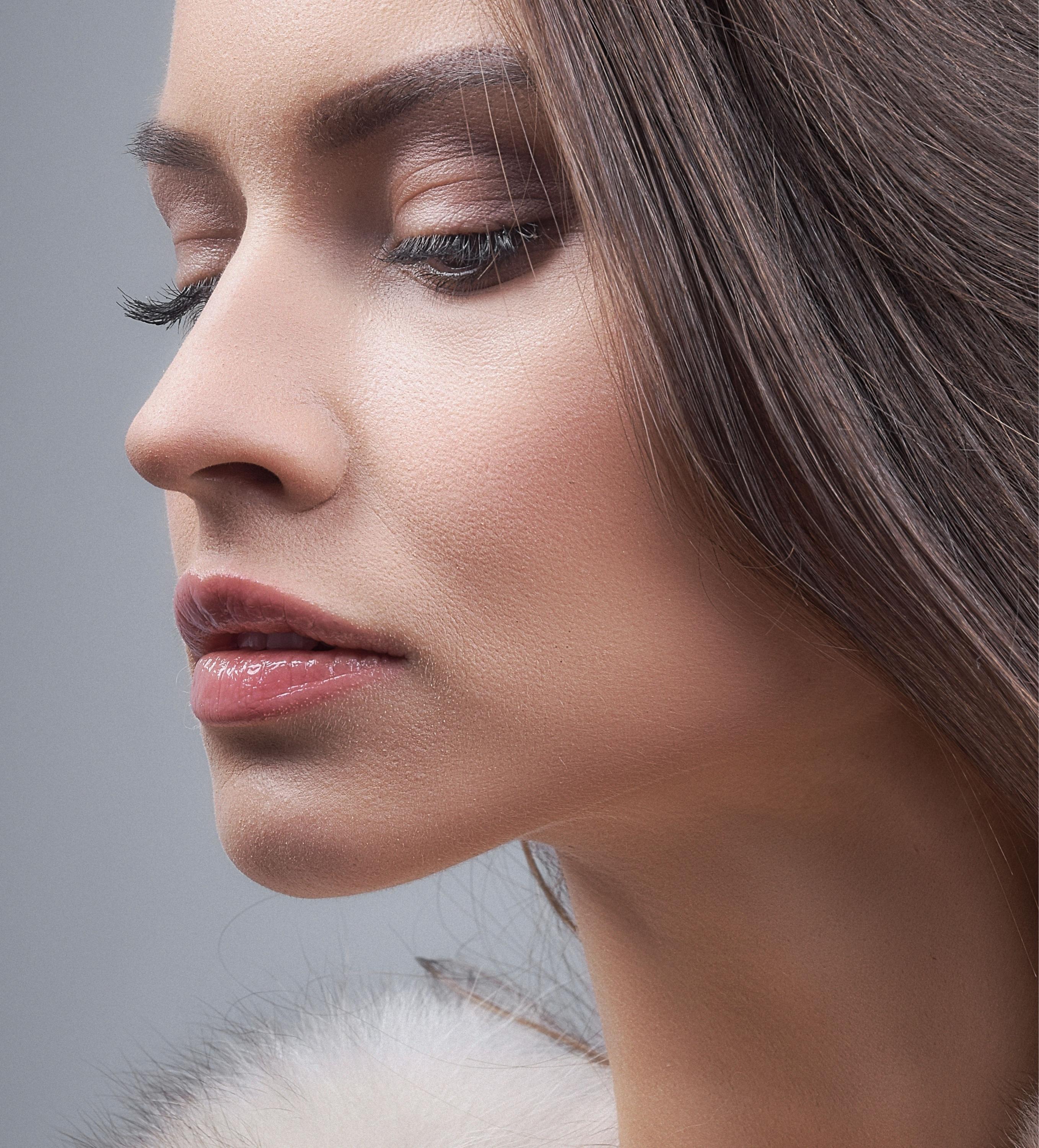 الـLip Lift  هو إجراء تجميلي جراحي يهدف إلى رفع الشفة العلوية