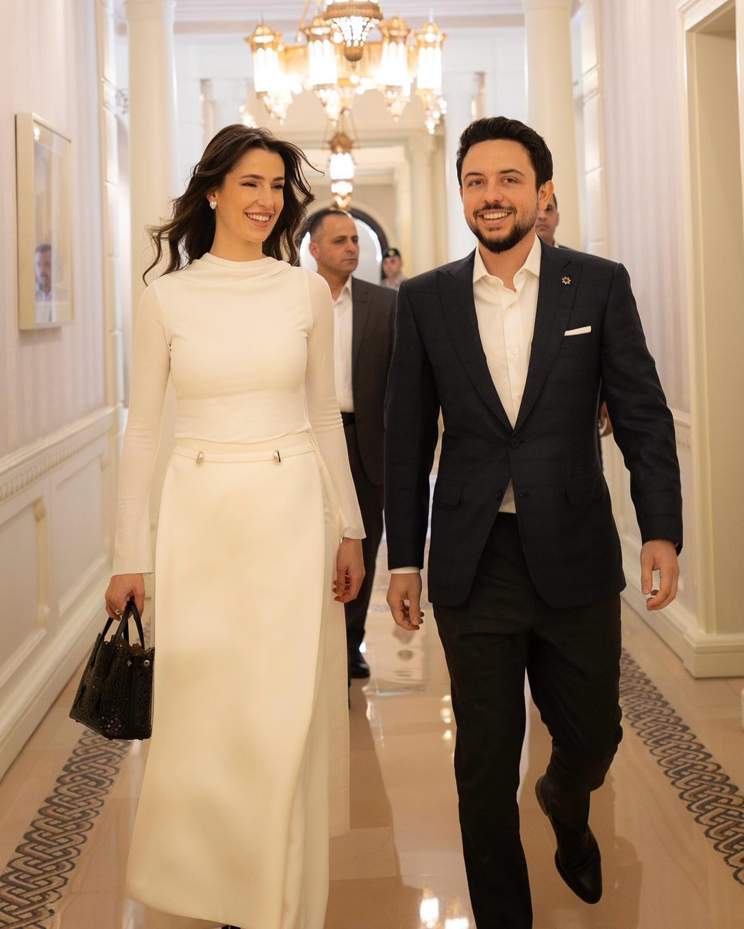 الفستان الأبيض على طريقة الأميرة رجوة