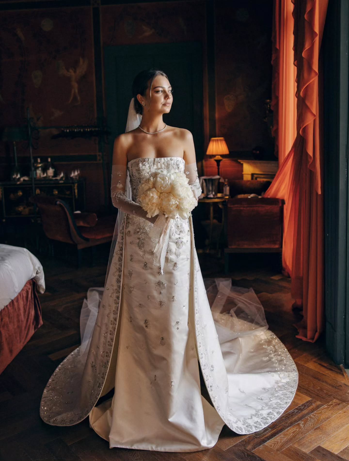 الفستان الأبيض من تصميم زهير مراد