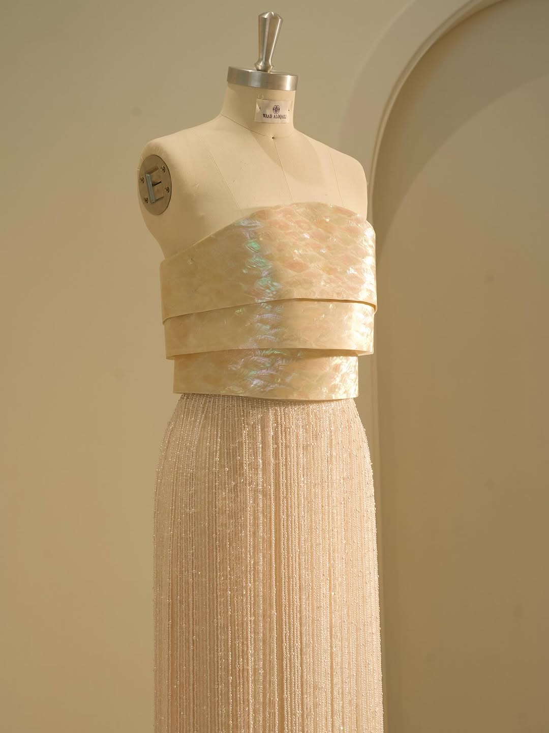 الفستان الذي اختارته  كاتي بيري من تصميم وعد العقيلي أثناء حفل جوي أووردز