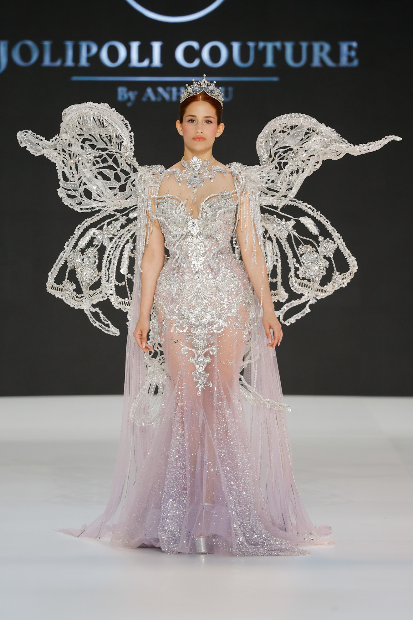 الفضي حاضر في عروض جولي بولي