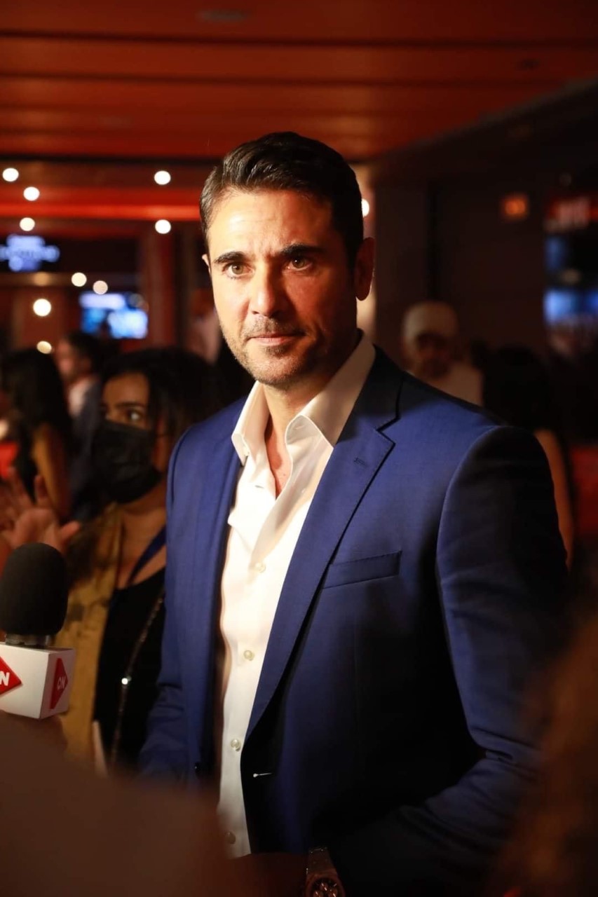 الفنان أحمد عز