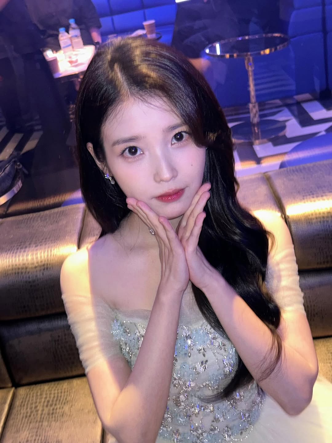 الفنانة الكورية IU