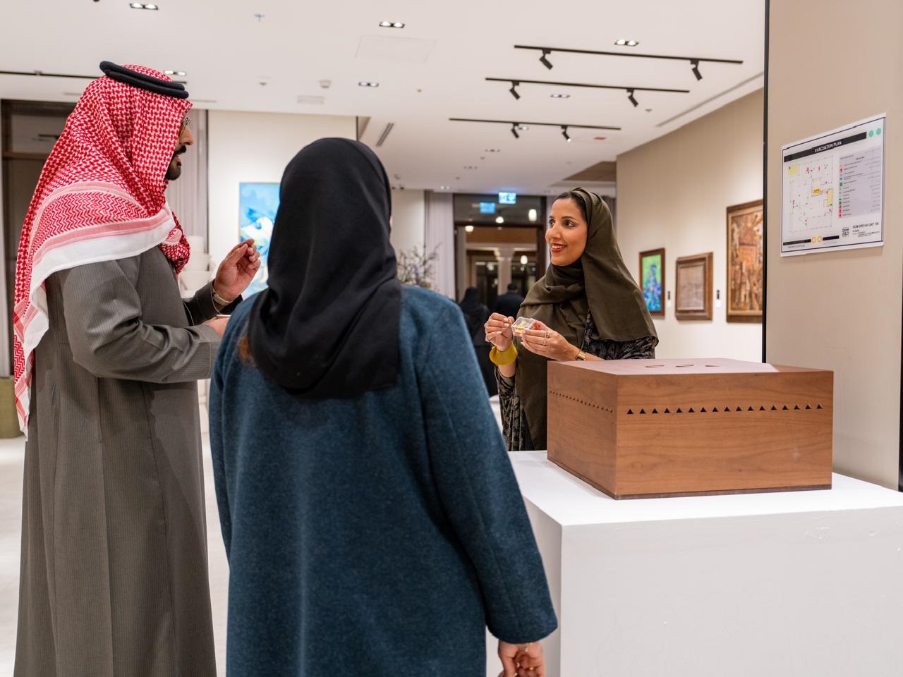 الفنانة بدور السديري في معرض سلوى Space