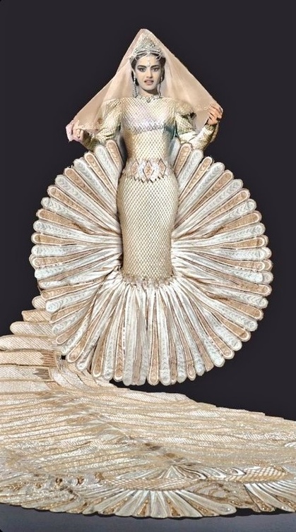 الفنانة شريهان بفستان عدنان أكبر