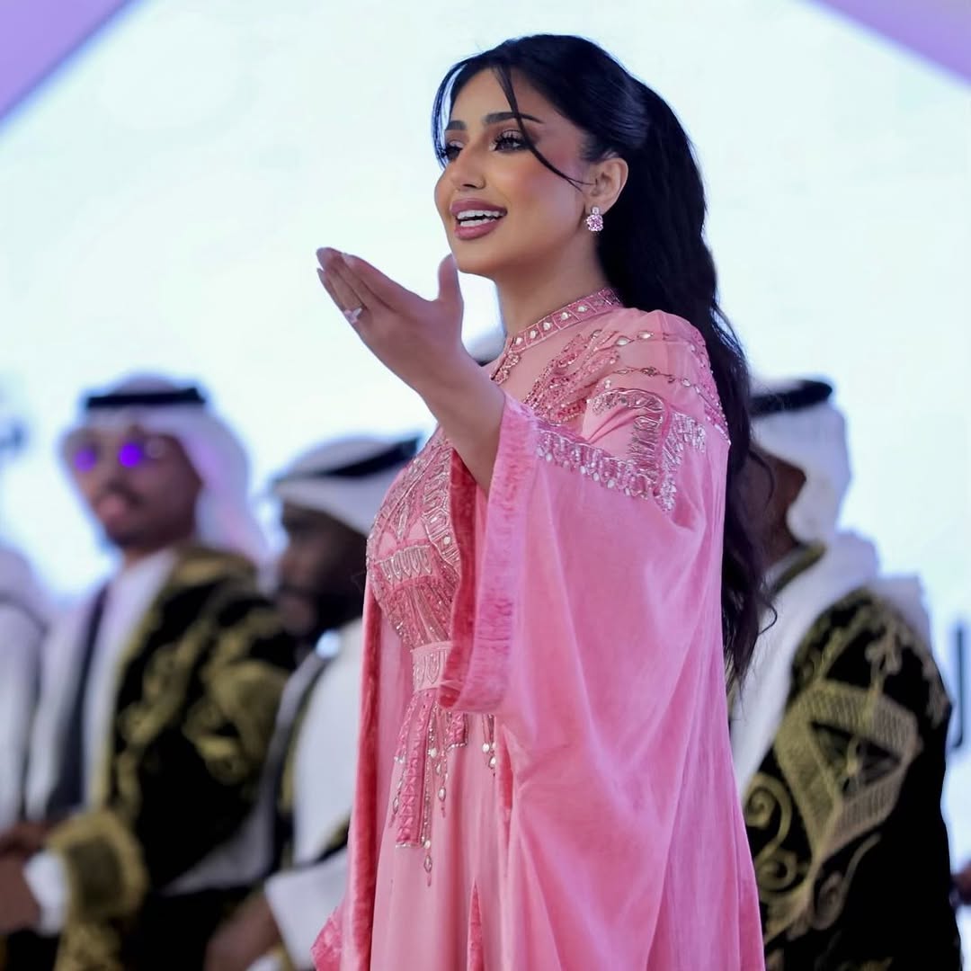 الفنانة غدير في أوبريت حفل مهرجان الصقور السنوي في طريف