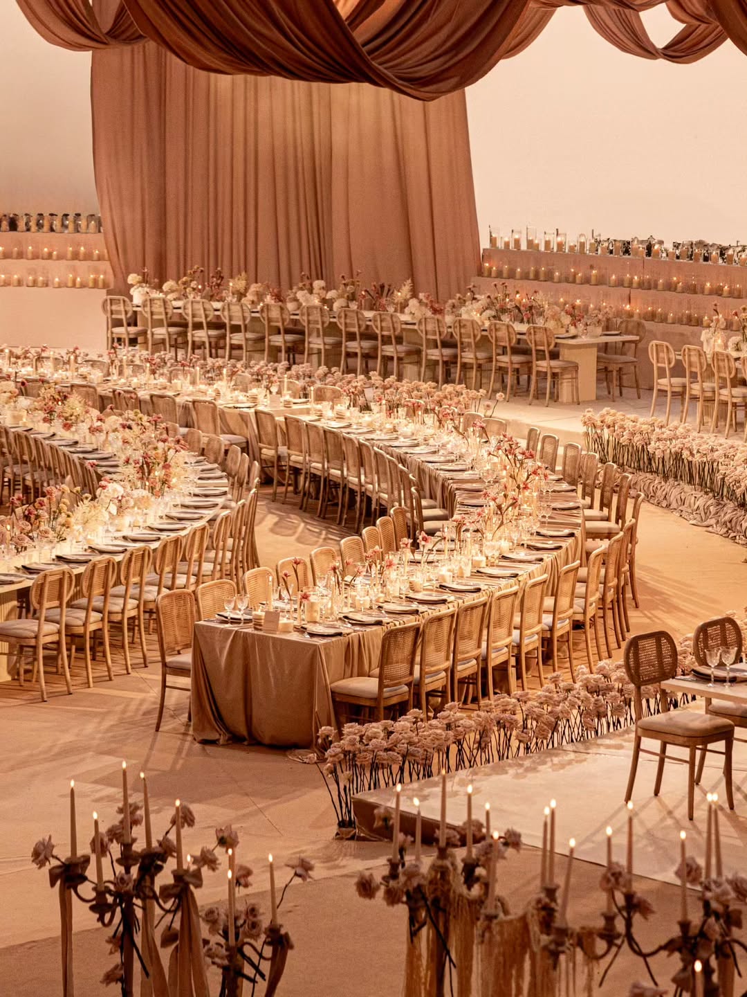 القاعة الفخمة من الأمور الأساسية في الأعراس المترفة