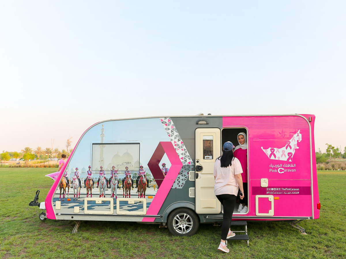 القافلة الوردية Pink Caravan في الإمارات