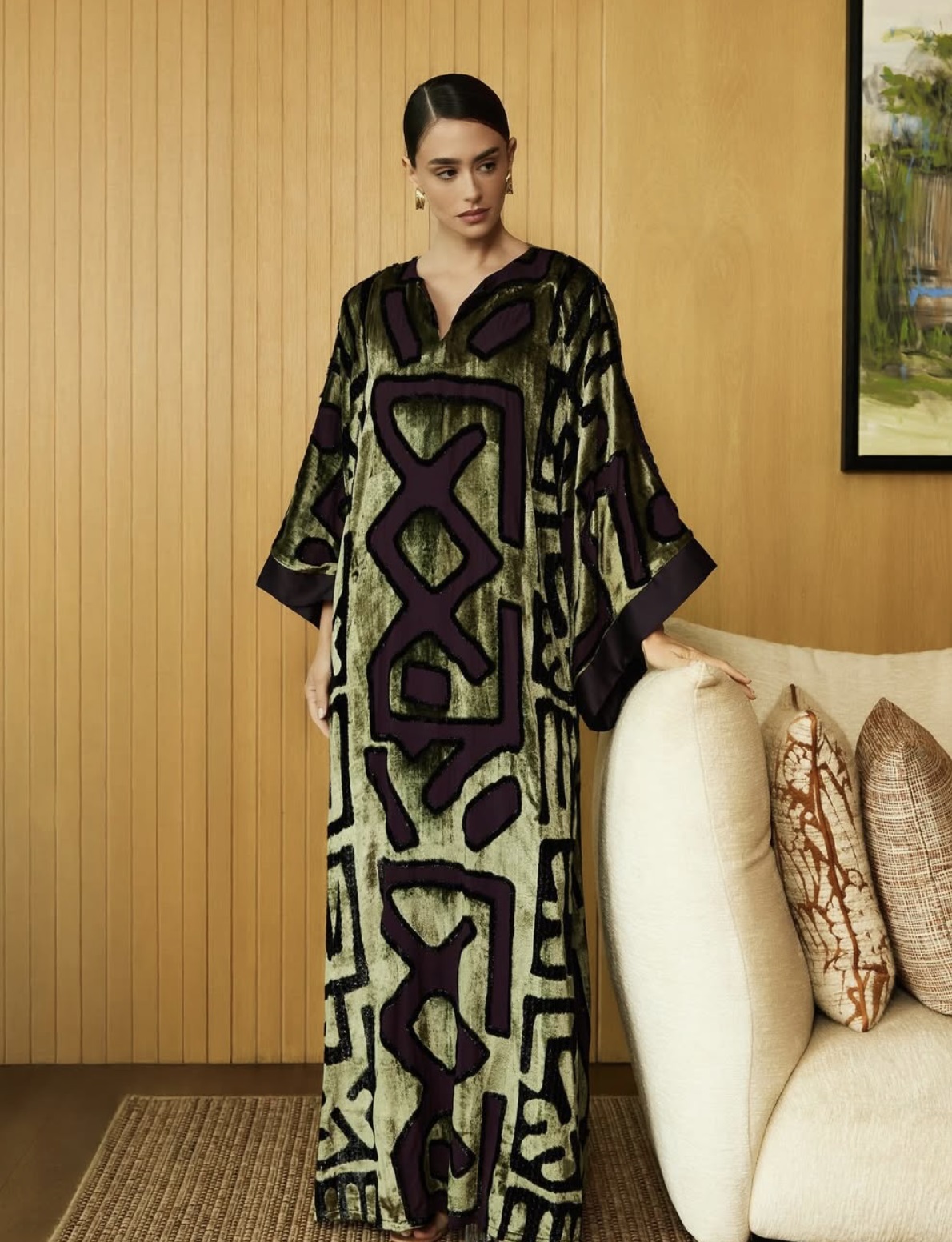 القفطان الكلاسيكي بلمسة معاصرة من تصميم العلامة السعودية Thoubha 