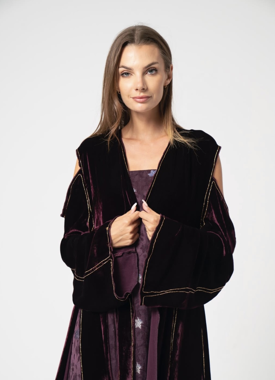 القفطان المتعدد الطبقات من تصميم العلامة السعودية Waela Collection