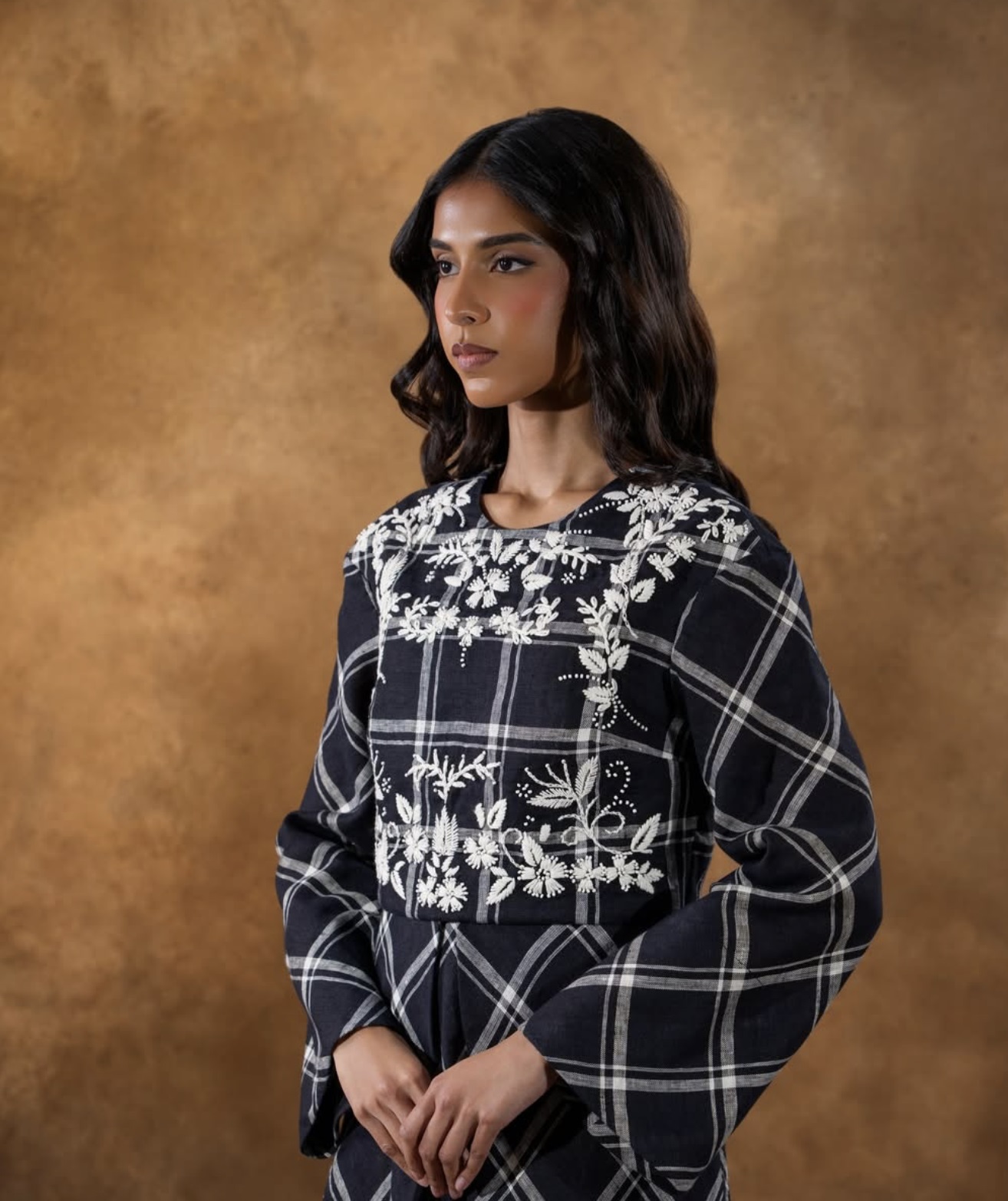 القفطان بخامات غير تقليدية من تصميم العلامة الكويتية Fouz Boutique