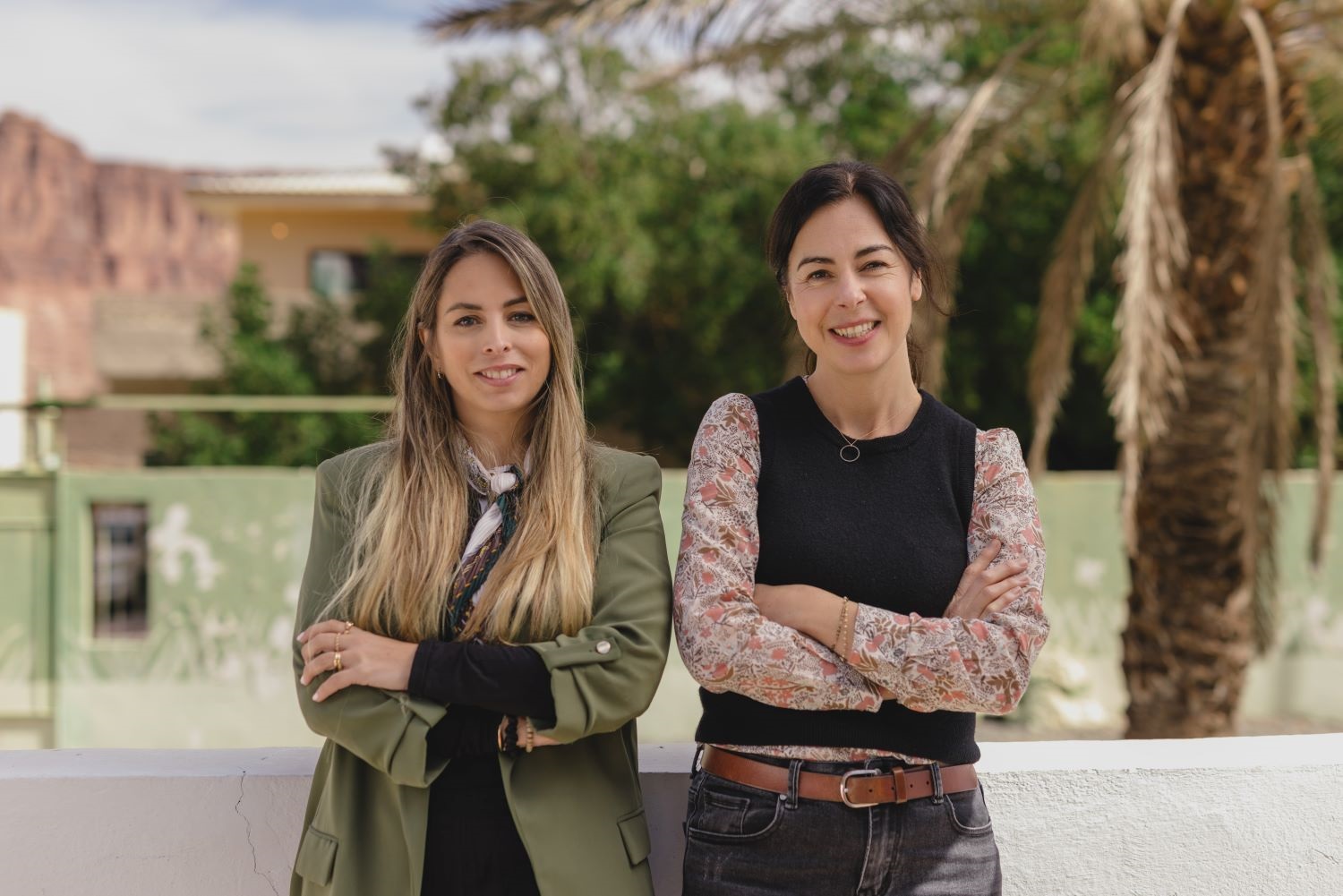 القيمتان الفنيتان المشاركات كانديدا بيستانا وآنا هيدلستون