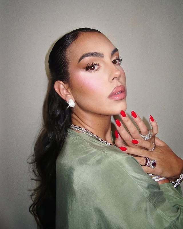 الكحل الفاتح: سر النظرة الواسعة والعيون اليقظة