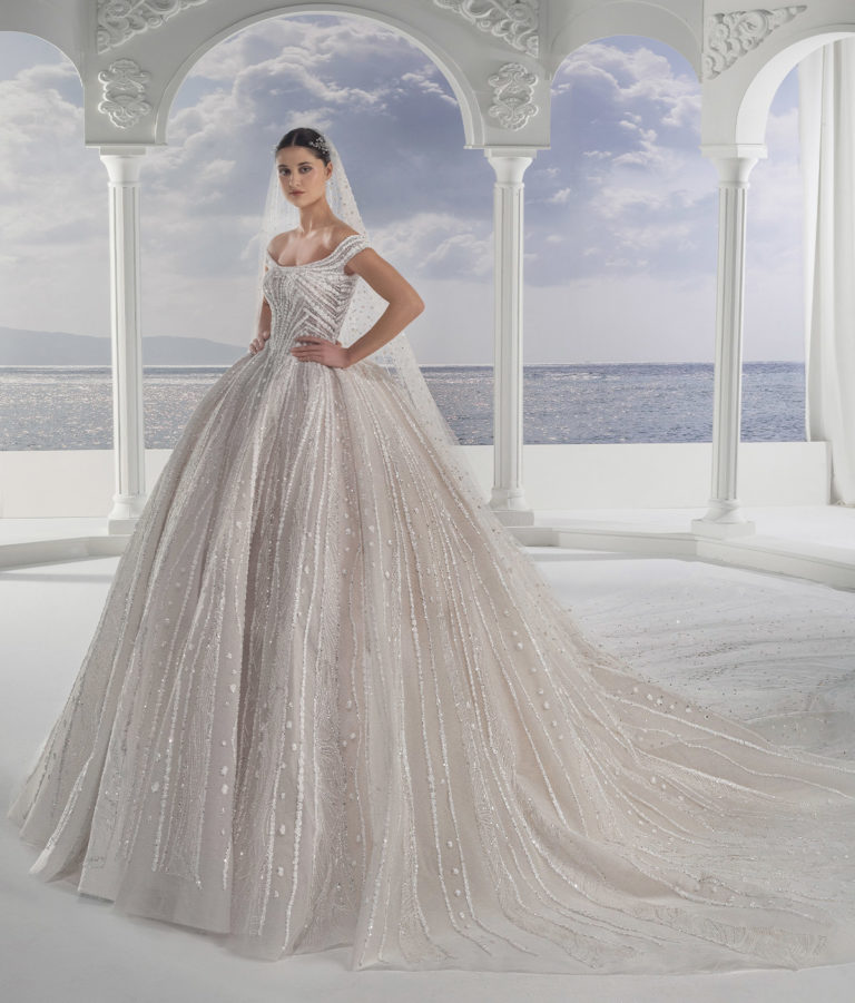 الكورسيه الأنيق يروي حكاية العروس