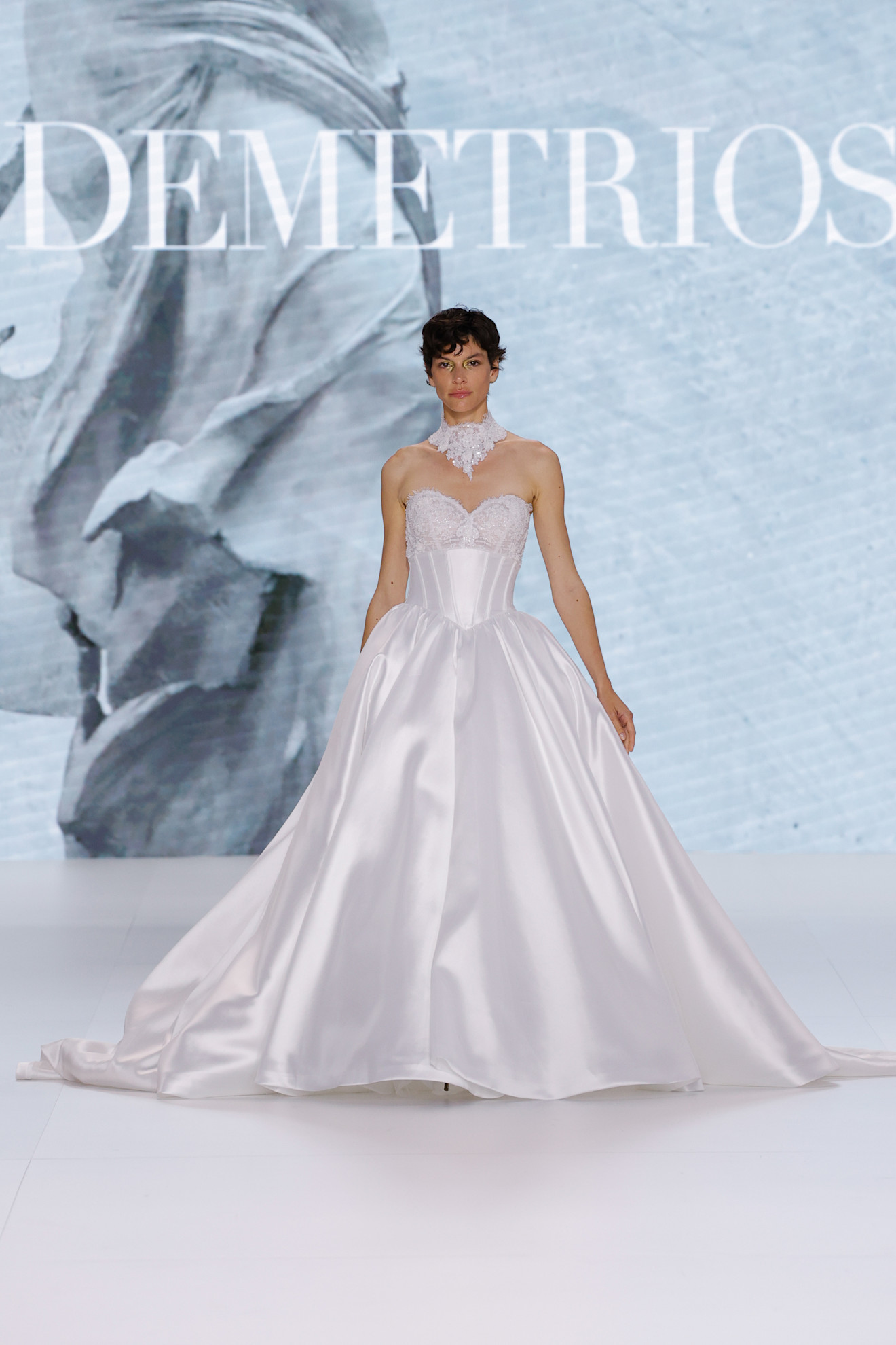 الكورسيه في عروض Demetrios